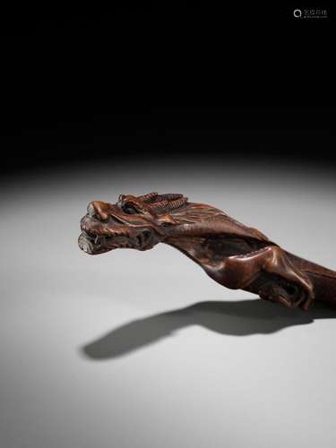 【†】 A RARE WOOD KISERUZUTSU DEPICTING A SINIOUS DRAGON