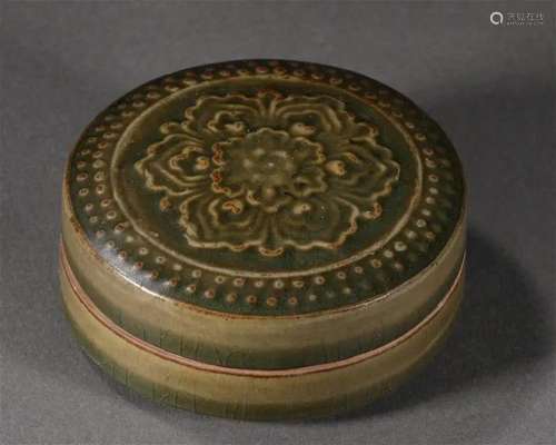 A Chinese Yue-ware Paste Box with Cover