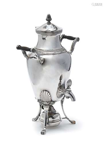 Samovar en métal argenté à décor de palmettes et frises de f...