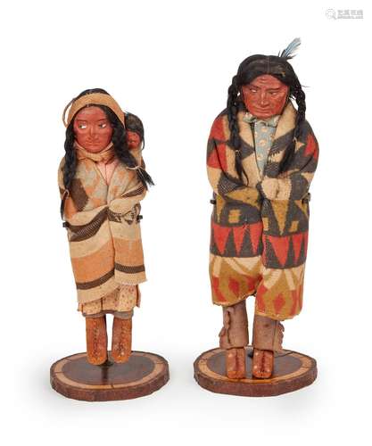 Sculpture AMERINDIENNE - vers 1900<br />
Couple d'Indiens<br...