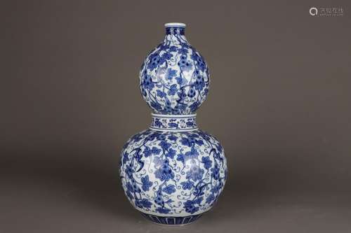 Blue and white gourd pattern gourd bottle