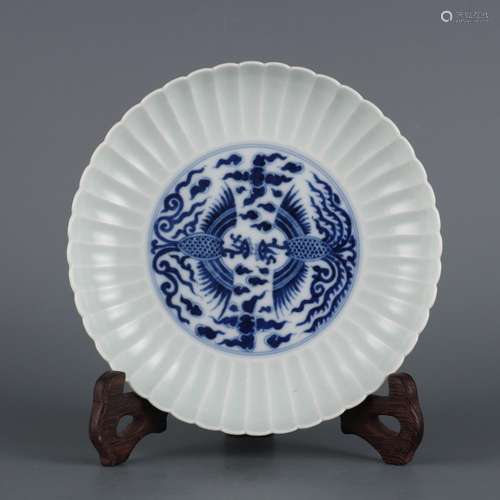 Blue and white chrysanthemum plate with double phoenix patte...