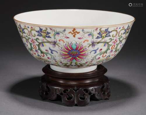 Chinese Qing Famille Rose Flower Bowl