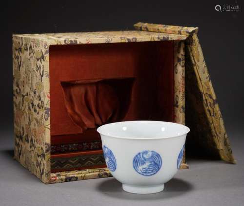 Chinese Qing blue and white cup