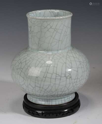 Chinese Qing Ge Ware Vase