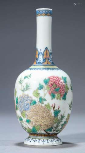 Chinese Qing Famille Rose Flowers Vase