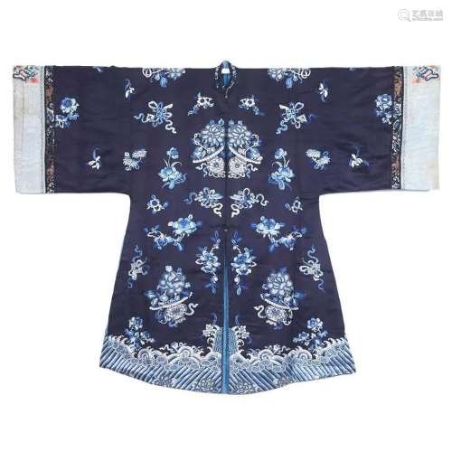 A STONE-BLUE 'PEONY' EMBROIDERED ROBE