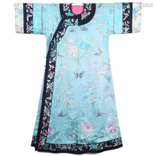 A LIGHT GREEN MANCHU-STYLE ROBE WITH EMBROIDERY OF BUTTERFLI...