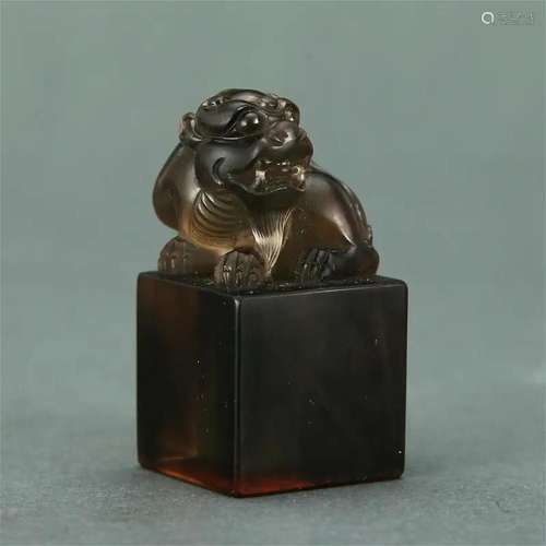 A BROWN CRYSTAL BEAST SEAL