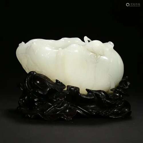 A WHITE JADE 'LOTUS FLOWER' WATERPOT