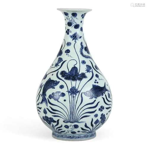 A BLUE AND WHITE 'FISH AND WATER WEED' VASE