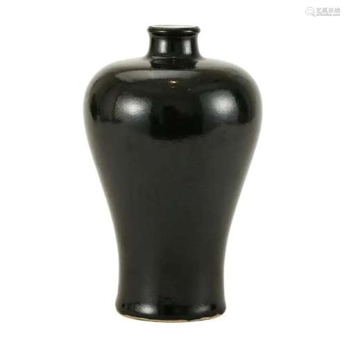 A BLACK-GLAZED MEIPING VASE