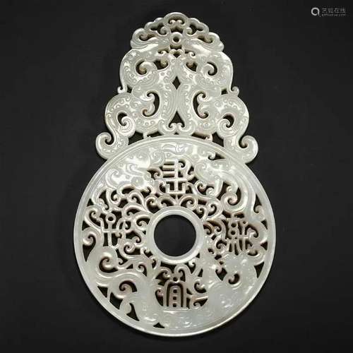 A WHITE JADE CARVED DRAGON PENDANT