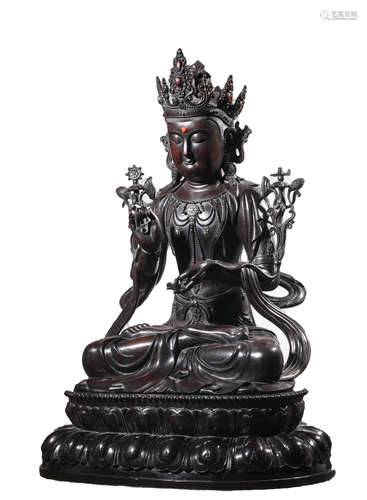 In the Qing Dynasty, a sitting statue of Guanyin carved enti...