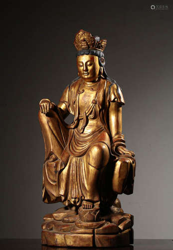 In the Qing Dynasty, the wooden lacquer and gold statue of G...