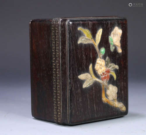 In the Qing Dynasty, red sandalwood inlaid with Shoushan sto...