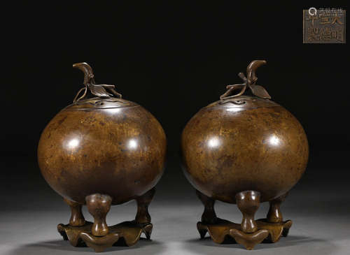 In the Qing Dynasty, a pair of bronze shaped birthday kilns ...