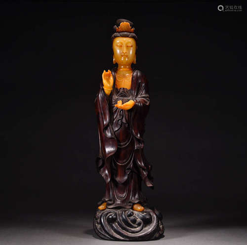 In the Qing Dynasty, the statue of Avalokitesvara with red s...