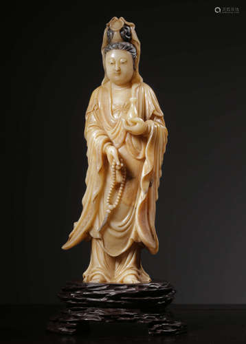 In the Qing Dynasty, Shoushan Stone Pure Bottle Guanyin Orna...