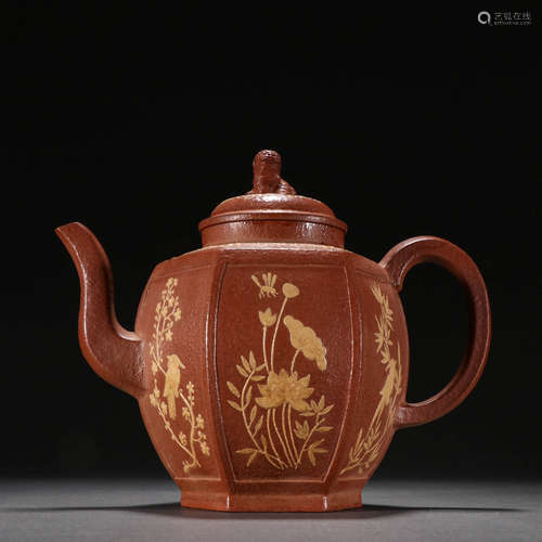 In the Qing Dynasty, the hexagonal palace lantern pot with p...