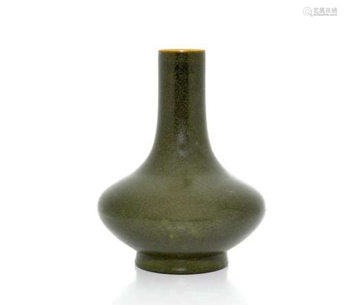 A Chinese Tea Dust Vase