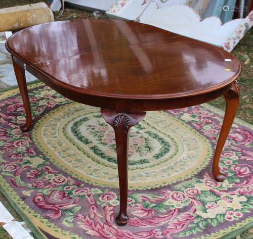 Queen Anne Style Mahogany Dining Table