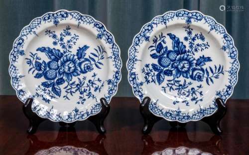 A pair of first-period Worcester blue and white lobed circul...