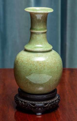 A Chinese crackle-glaze celadon bottle-vase,Qing dynasty,18t...