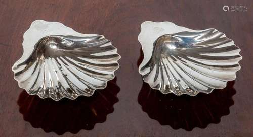 A pair of Georgian sterling-silver scallop shaped dishes, En...