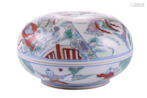 A Chinese wucai bowl and cover, the cover painted with two d...