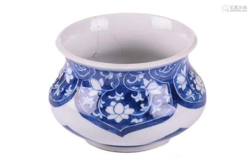 A Chinese blue & white porcelain censer, with slightly e...