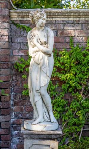 A white Carrara marble figure of Venus,Italian 19th century ...