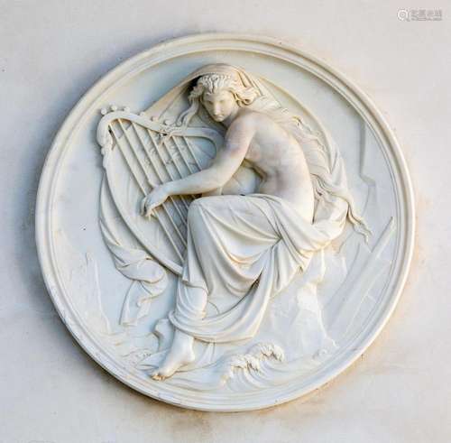 A large and finely carved Carrara marble roundel of a Classi...