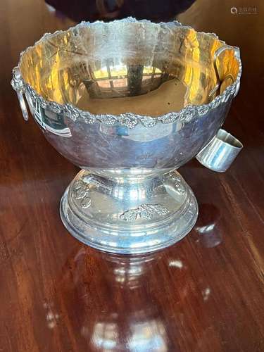 A silver-plated pedestal mulled-wine-bowl,Kenson Plate, 20th...