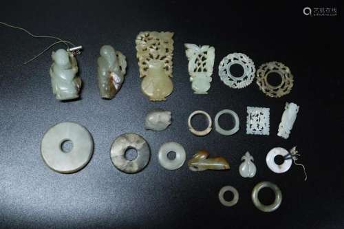 19 Chinese Ming/Qing Jade Rings Pendants Plaques