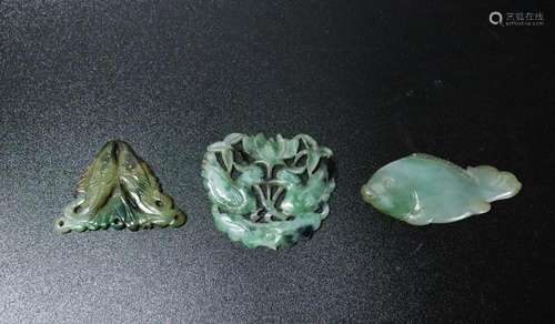 2 Chinese Green Jadeite Fish Pendants; 1 Plaque