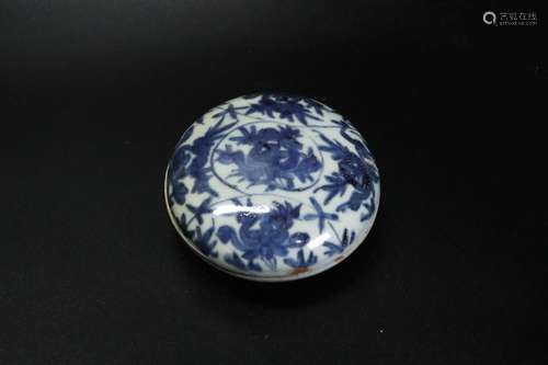 Chinese Blue & White Crackle Porcelain Round Box