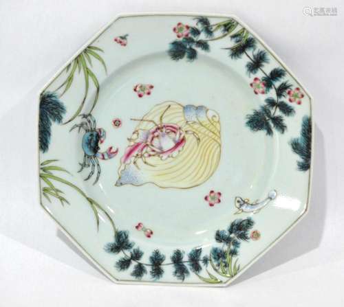 Chinese Octagonal Shape Famille Rose Plate