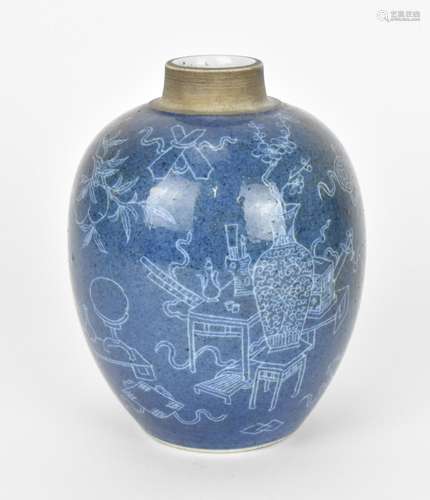 A Chinese Qing dynasty porcelain vase, possibly Kangxi (1662...