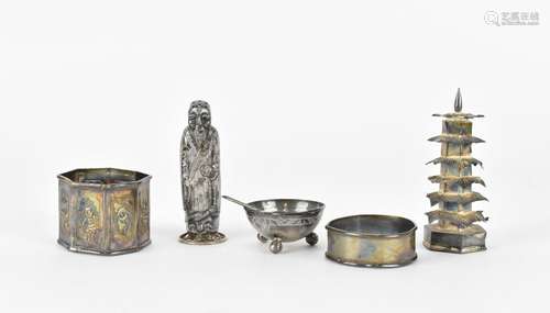 A small collection of Oriental export white metal, comprisin...