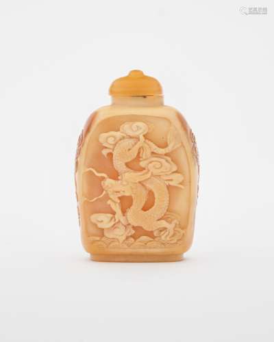 【Y】A hornbill 'dragon' snuff bottle Late Qing dynasty to mid...