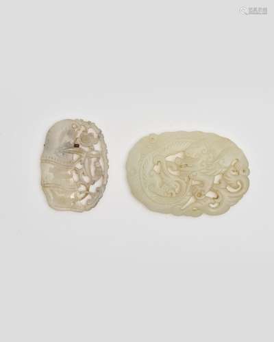 Two pieces of jade plaques 19th/ 20th century (2)