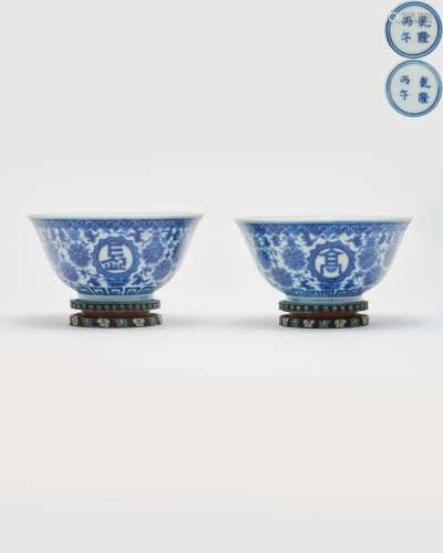 A pair of blue and white 'shan gao shui chang' bowls Qianlon...
