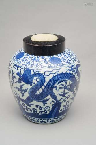 A blue-and-white 'dragon' jar Wanli six-character mark