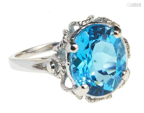 *Bague sertie d'une topaze bleue taille ovale (env. 5 c