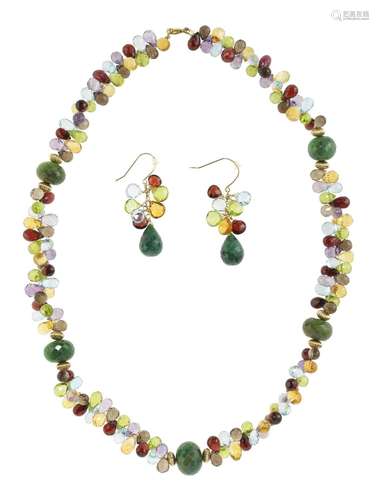 Ensemble d'un collier et de pendants d'oreilles<br />
Compos...