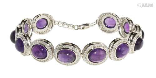 *Bracelet ligne serti d'améthystes taille cabochon ova