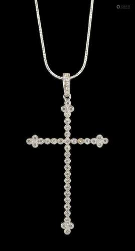 *Pendentif croix pavé de diamants<br />
Or gris 750, H 5,5 c