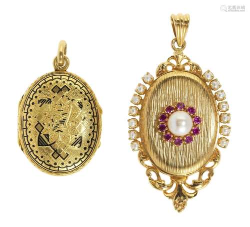 Lot de deux pendentifs porte-photo<br />
L'un centré d'une p