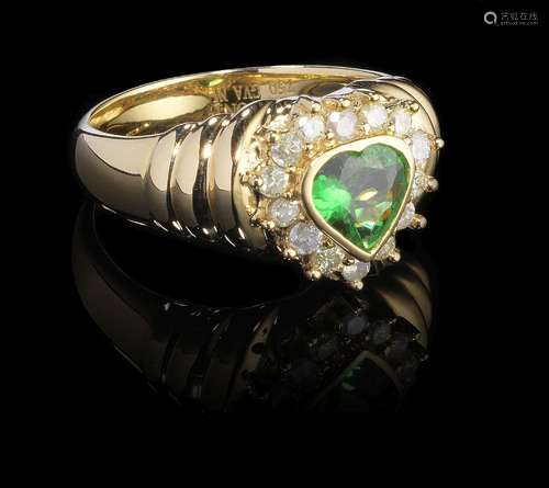 Bague centrée d'une tsavorite taille cœur (env. 0,5 c